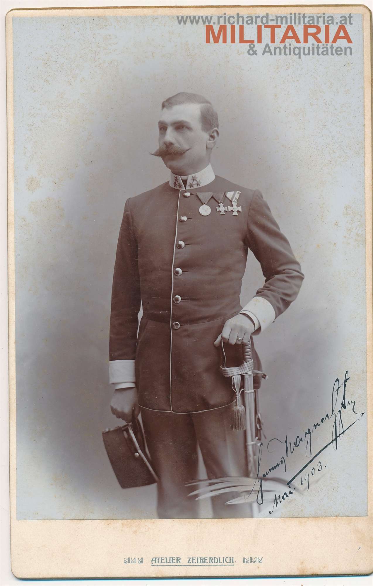 k.u.k. Hartkartonfoto - Hauptmann der Infanterie - Roter Adler Orden
