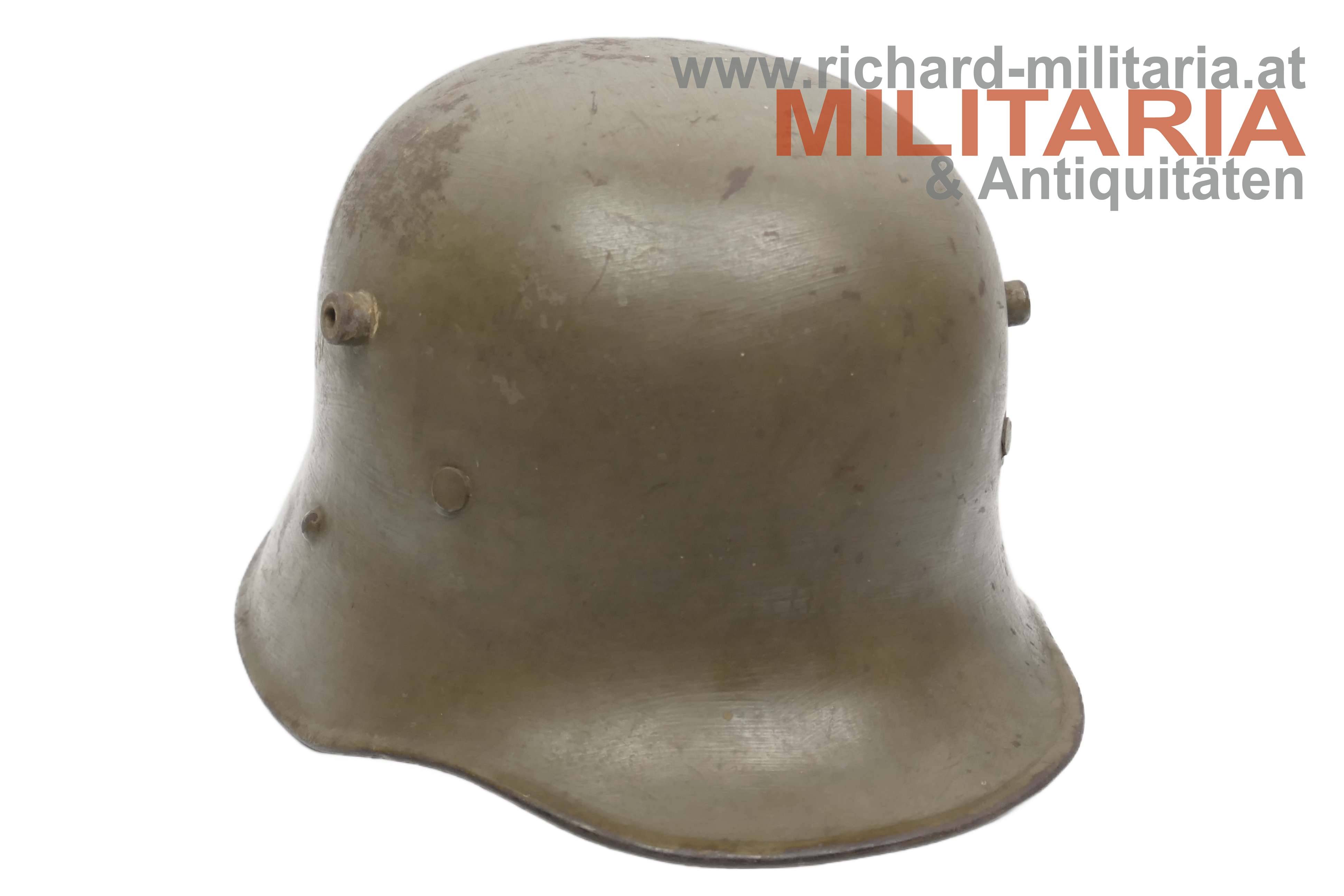 Österreich - Stahlhelm M17 - feldgrau überstrichen mit Nachkriegsverwendung