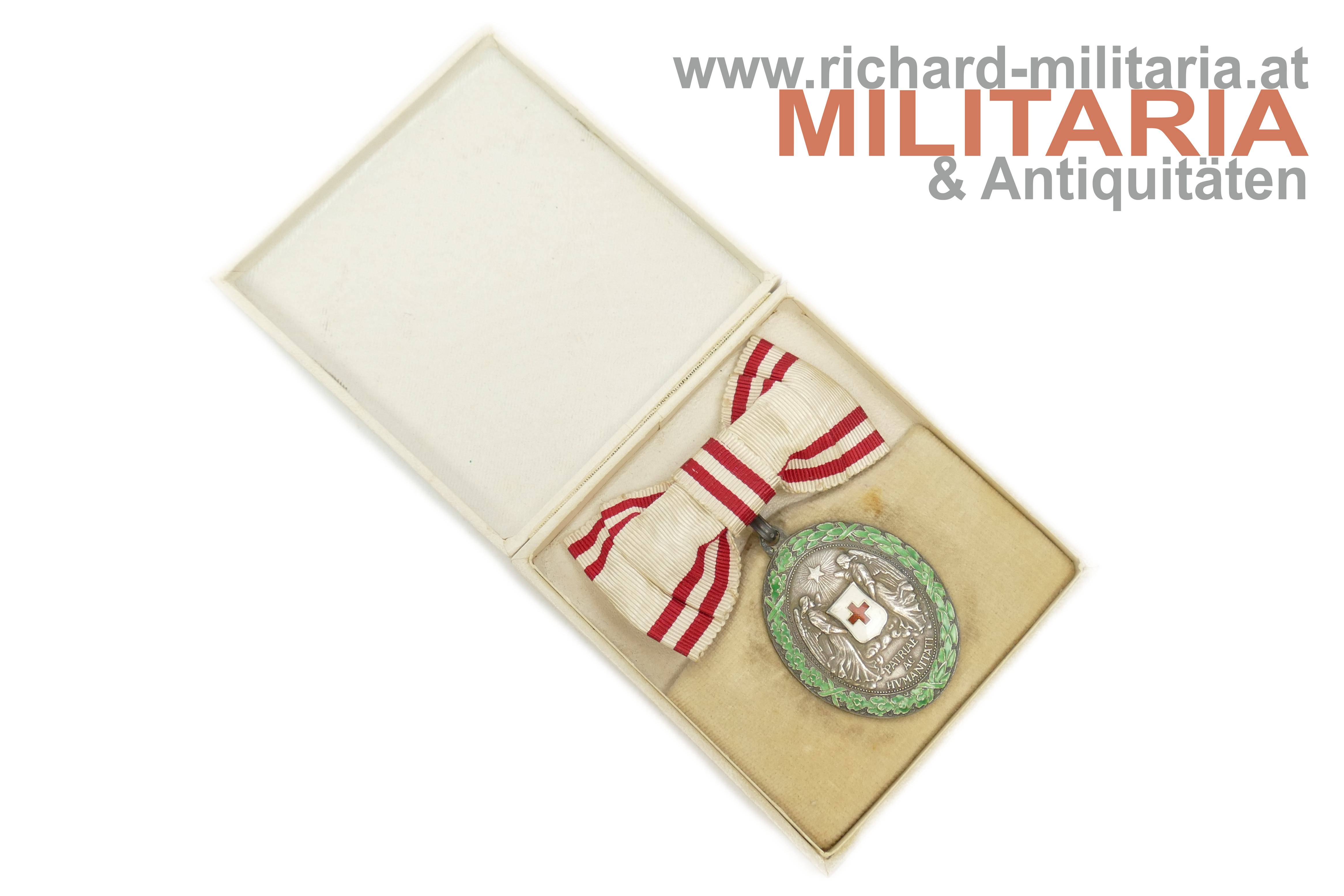 Ehrenzeichen v. Roten Kreuz - Silberne Ehrenmedaille mit KD & Damenmasche im Etui