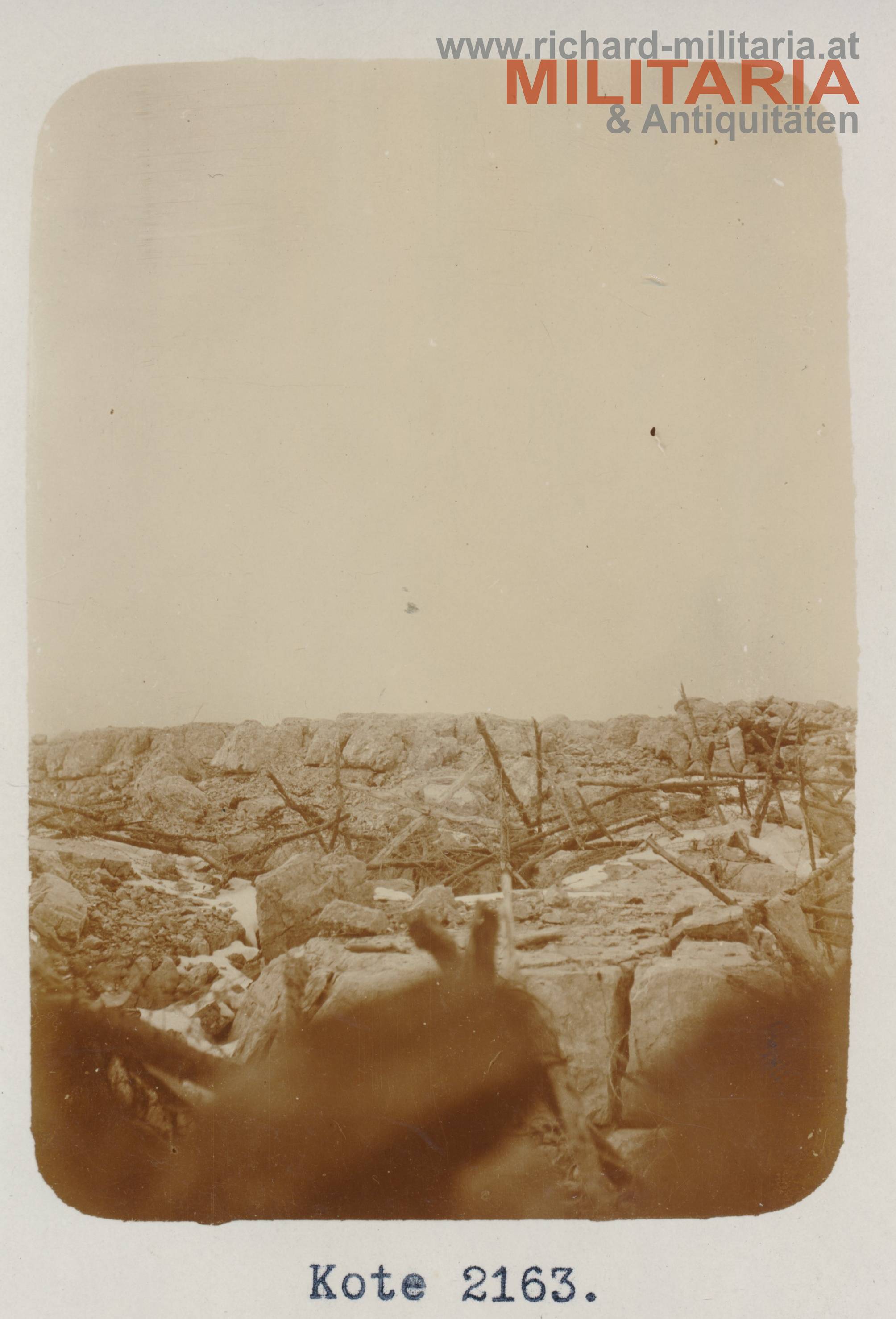 k.u.k. Foto "Kote 2163." Stacheldraht aus dem Schützengraben fotografiert