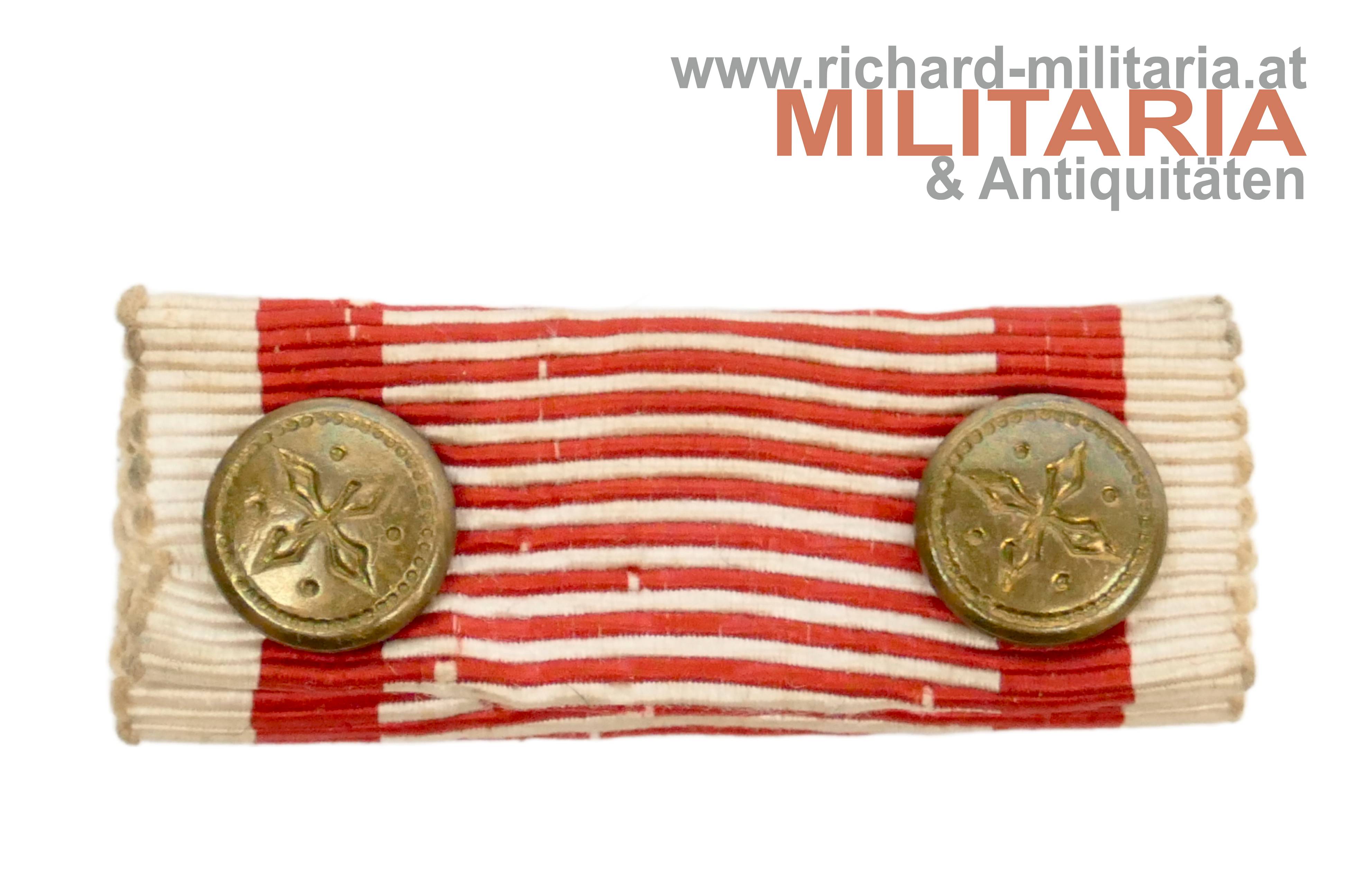 k.u.k. Einzelfeldspange mit Schwerter - Druckknopfverschluss