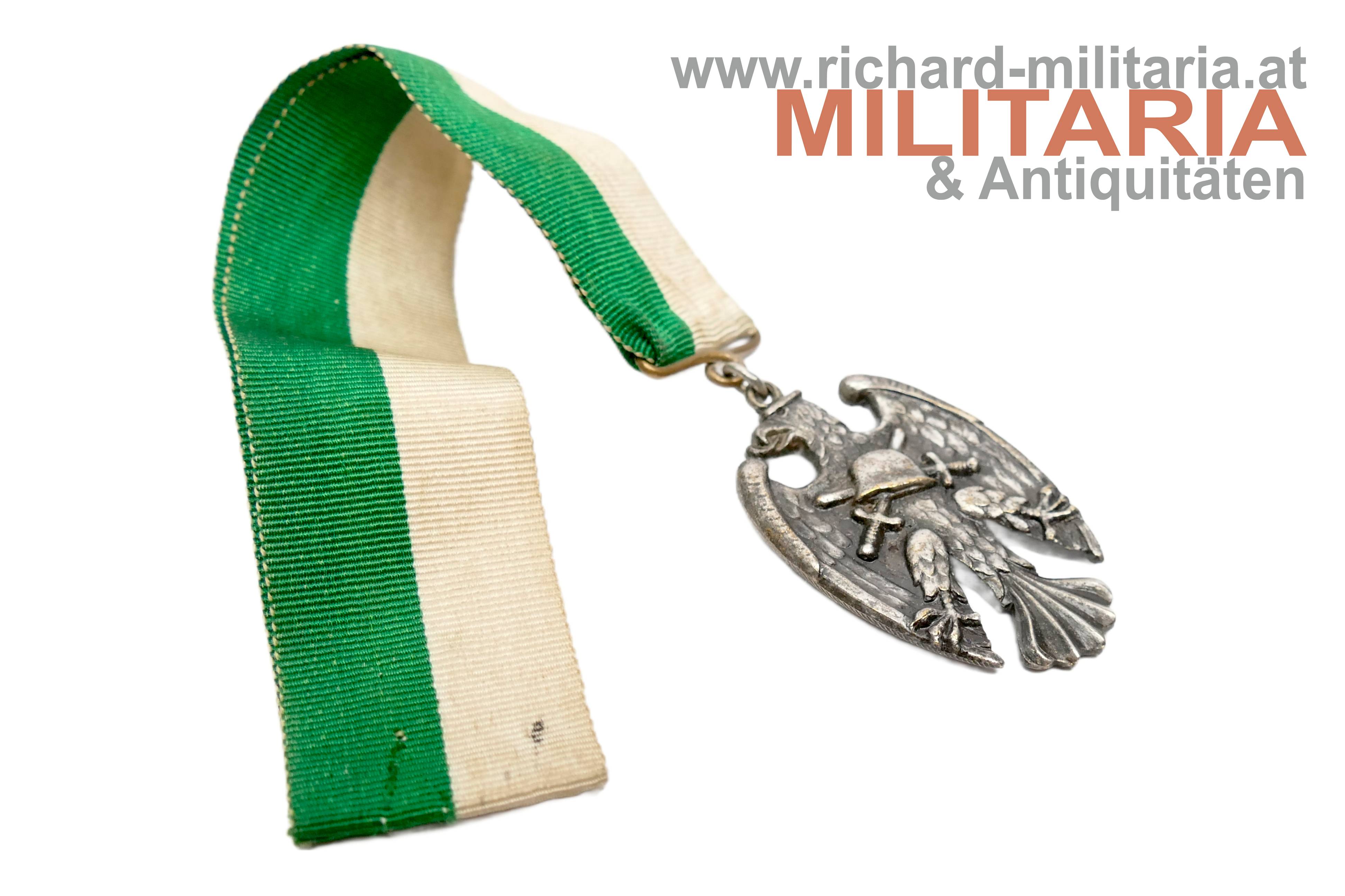 Heimwehrehrenzeichen 1934 - Starhembergadler mit Schwertern am Bande