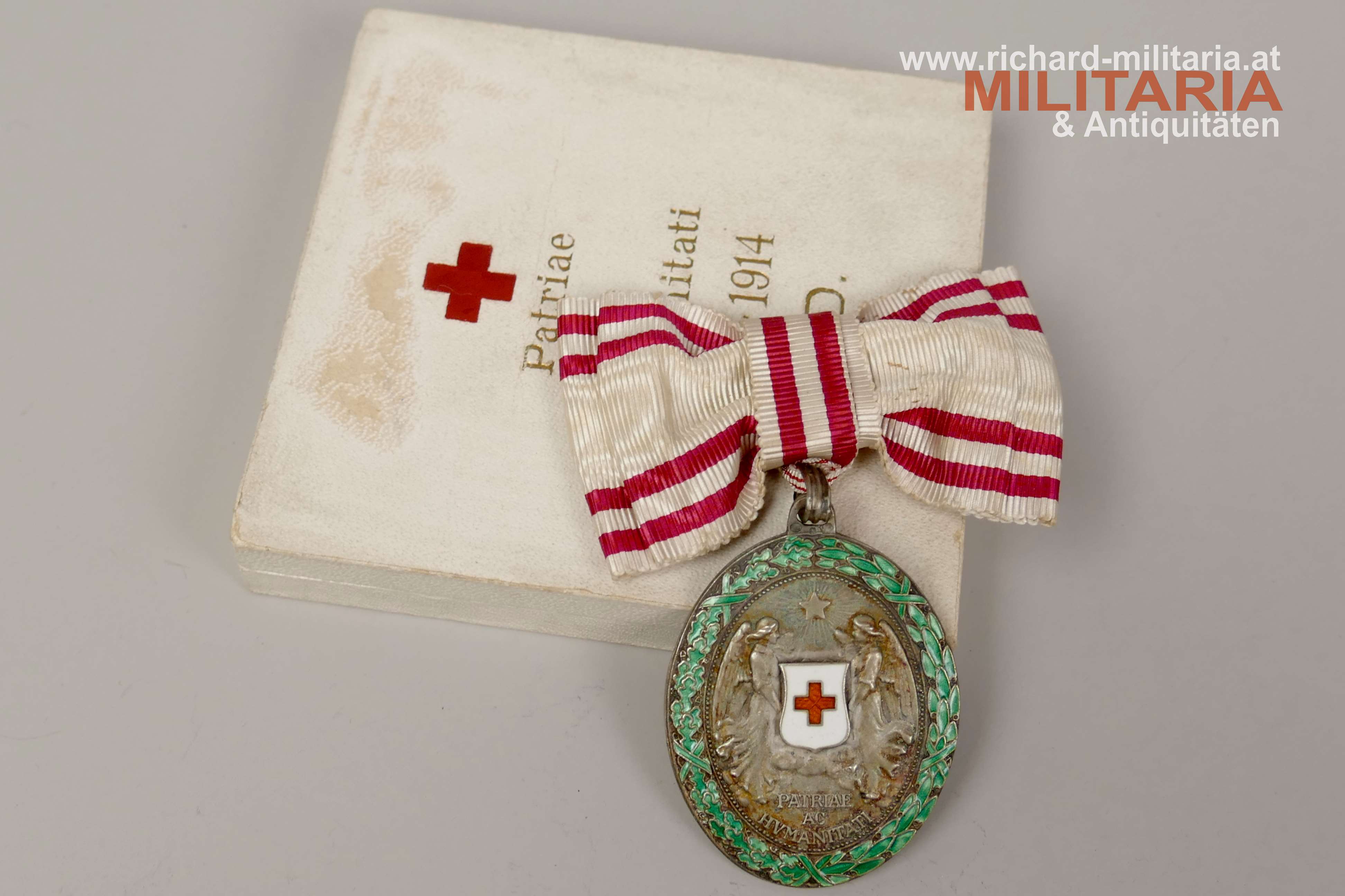 Rotes Kreuz - Silberne Ehrenmedaille mit KD und Damenmasche + Etui